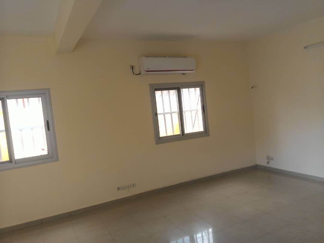 N° 4296 :
                            Villa à louer , Avedji, Lome, Togo : 220 000 XOF/mois